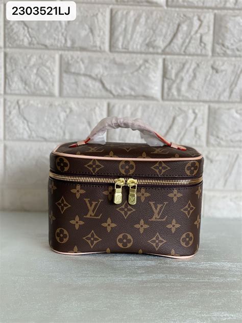 cosmetic bag Louis Vuitton